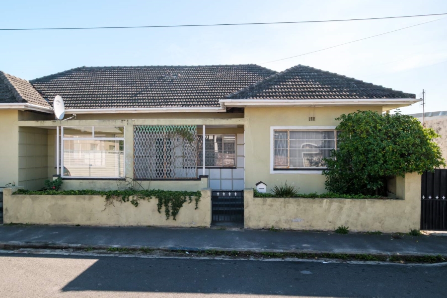 5 Bedroom Property for Sale in Wynberg Western Cape
